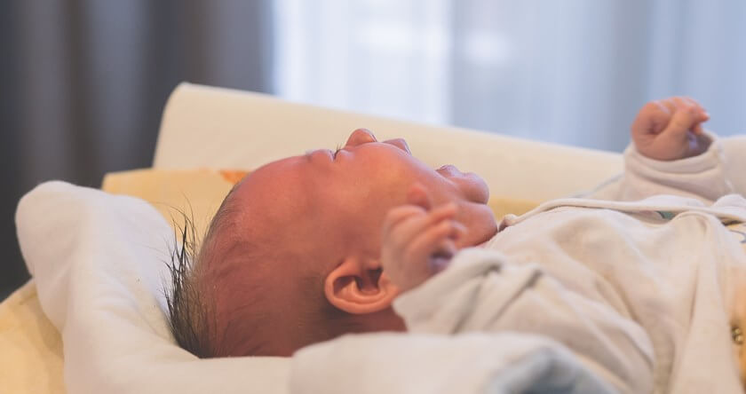 Zašto beba plače i kako reagovati na bebin plač?
